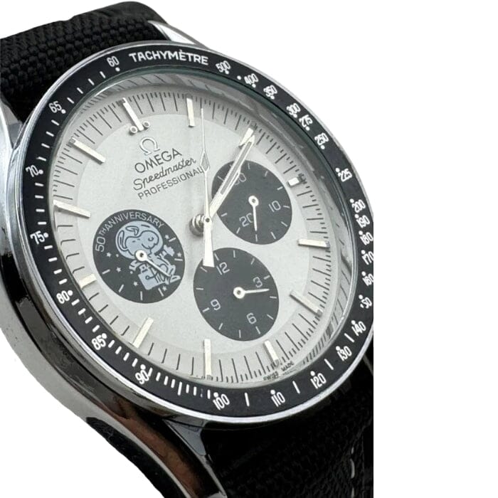 Omega Speedmaster Professional Moonwatch "silver Snoopy Award" Herrenchronograph