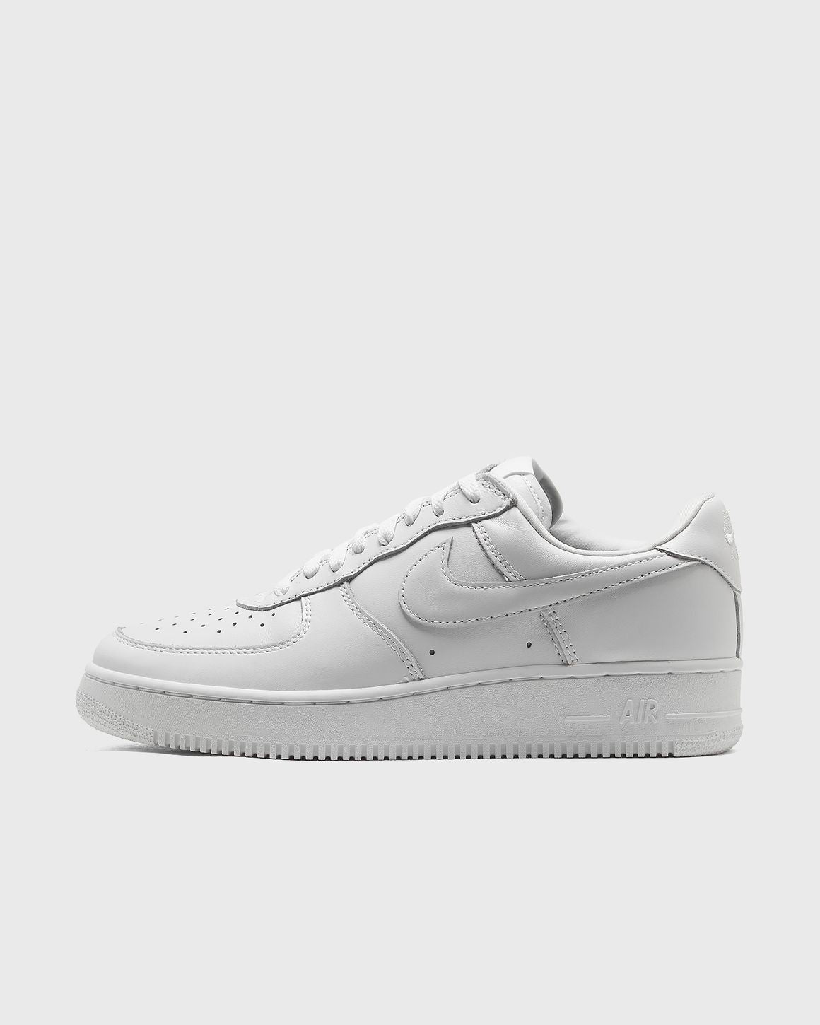NIKE Air Force 1 "Triple White" (2001 Shape)